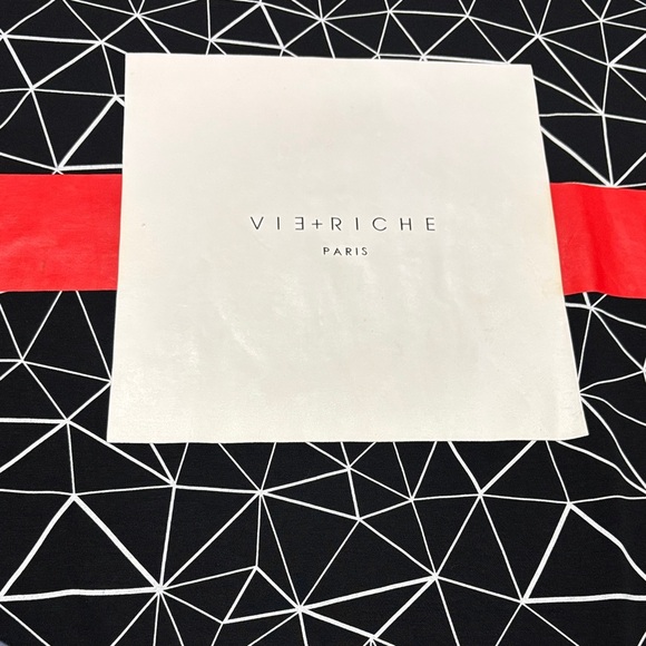 🔥🔥🔥Black and Red Geometric Men's Tee Size: XXL🔥🔥🔥 - Picture 3 of 8